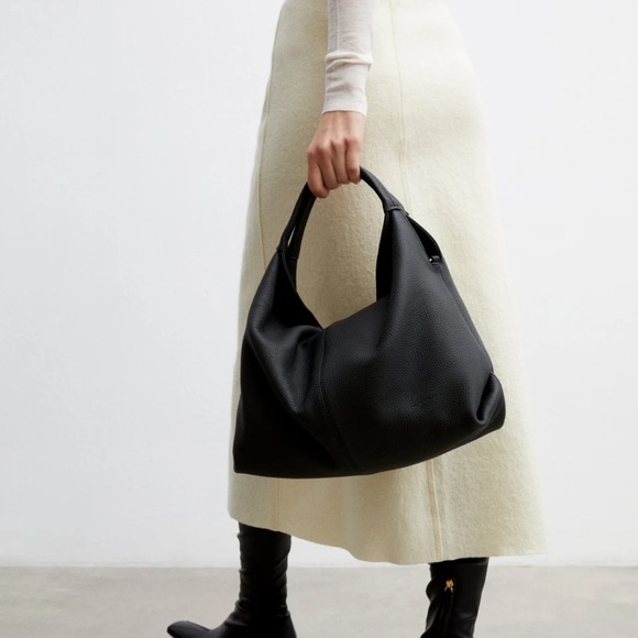 Elegant Black Hobo Bag - Picture 2 of 9